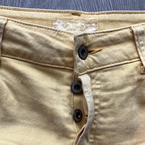 Guess Yellow Denim Distressed Shorts with frayed edges - Picture 4 of 9